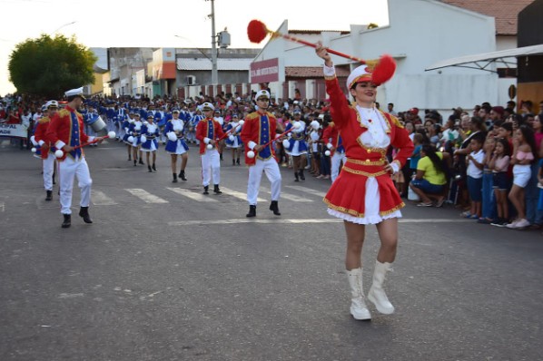*EDUCAÇÃO – Amarante do Maranhão realiza desfile cívico em alusão aos 201 anos da Independência...