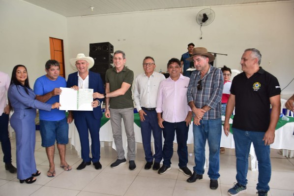 Prefeitura de Amarante e INCRA entregam mais 100 títulos definitivos de terras para assentados...